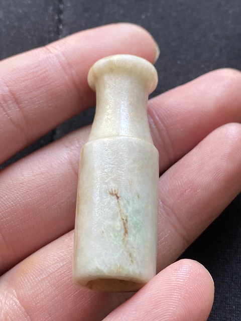 古玩玉器清代翡翠雕“素紋煙嘴”拍賣(mài),當(dāng)前價(jià)格1280元