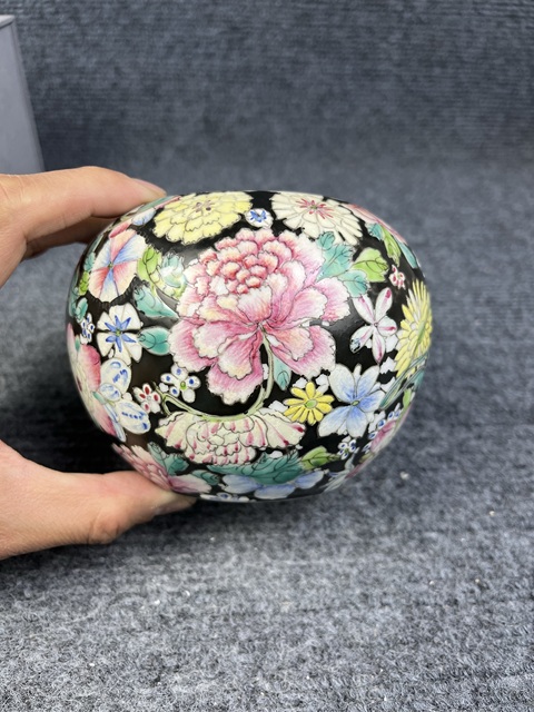 古玩陶瓷墨地粉彩百花不落地大水呈拍賣,當前價格3988元