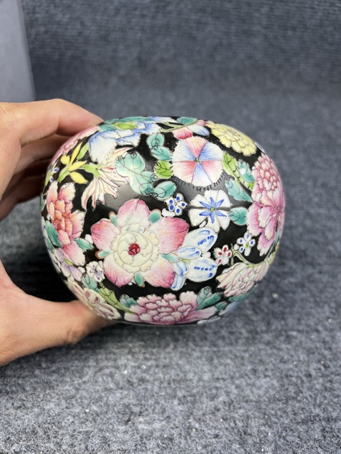 古玩陶瓷墨地粉彩百花不落地大水呈拍賣,當前價格3988元