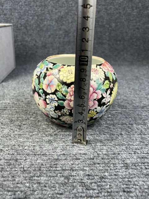 古玩陶瓷墨地粉彩百花不落地大水呈拍賣,當前價格3988元