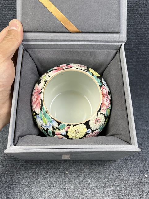 古玩陶瓷墨地粉彩百花不落地大水呈拍賣,當前價格3988元
