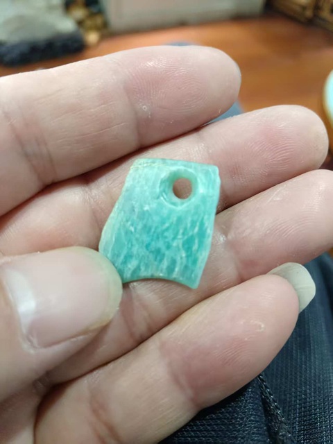 古玩玉器天河石殘片拍賣，當(dāng)前價(jià)格200元