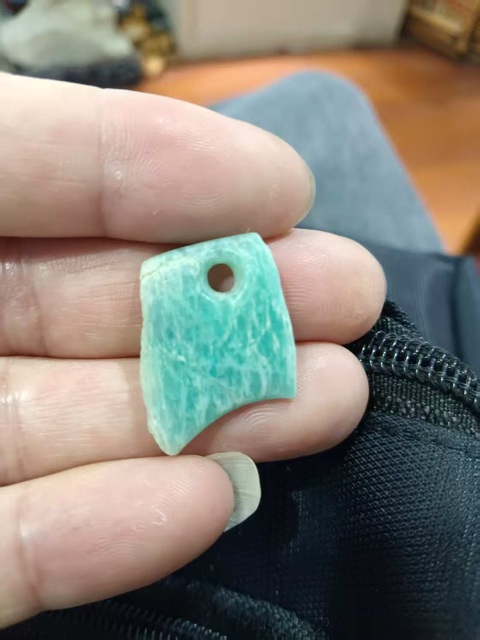 古玩玉器天河石殘片拍賣，當(dāng)前價(jià)格200元