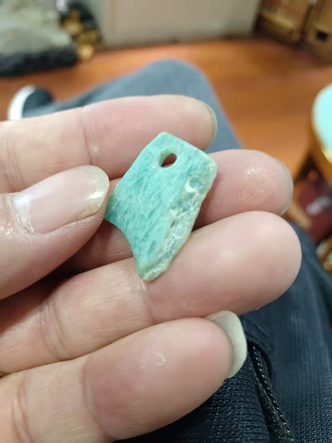 古玩玉器天河石殘片拍賣，當(dāng)前價(jià)格200元