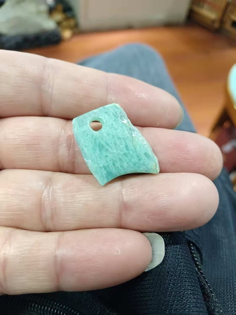 古玩玉器天河石殘片拍賣，當(dāng)前價(jià)格200元