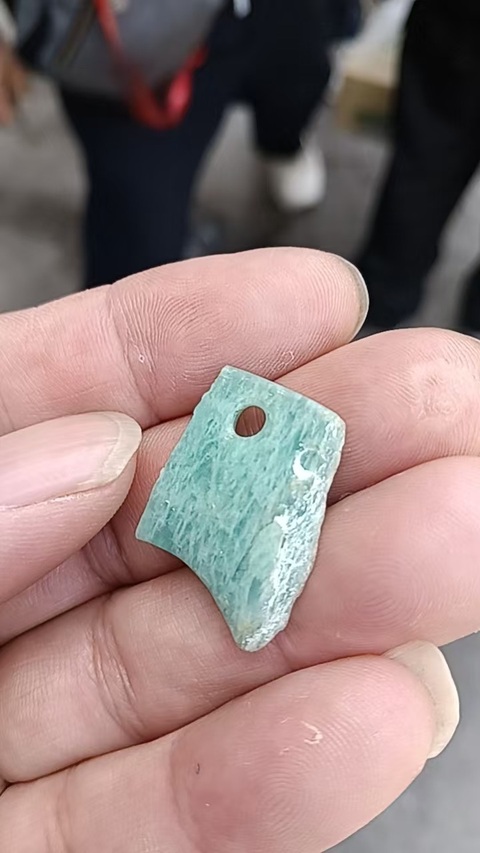 古玩玉器天河石殘片拍賣，當(dāng)前價(jià)格200元