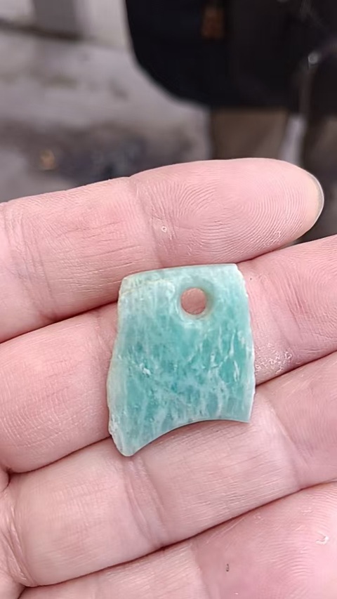 古玩玉器天河石殘片拍賣，當(dāng)前價(jià)格200元