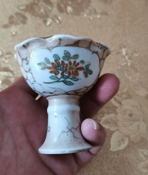 古玩陶瓷民國?描金開窗粉彩花卉花口杯拍賣,當前價格620元