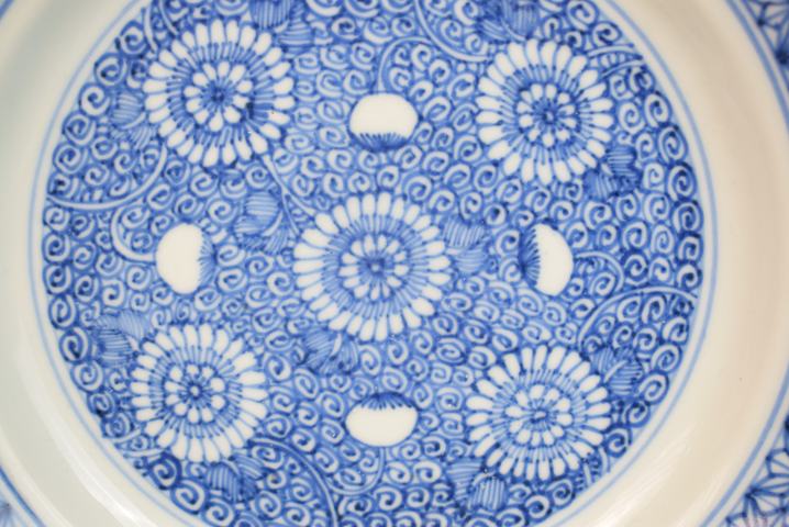 古玩陶瓷清康熙青花纏枝團菊紋盤拍賣,當前價格200元