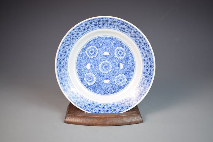古玩陶瓷清康熙青花纏枝團菊紋盤拍賣,當前價格200元