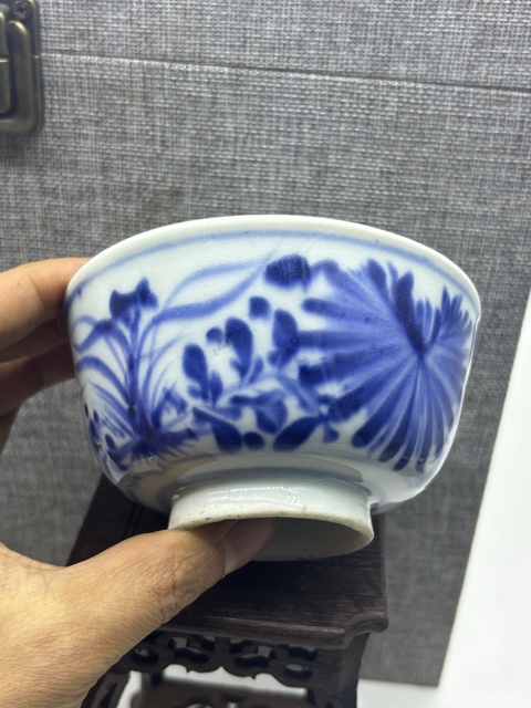 古玩陶瓷清代.梅蘭菊青花茶碗拍賣，當(dāng)前價(jià)格250元