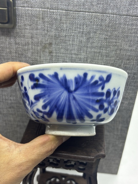 古玩陶瓷清代.梅蘭菊青花茶碗拍賣，當(dāng)前價(jià)格250元