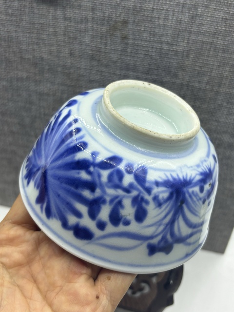 古玩陶瓷清代.梅蘭菊青花茶碗拍賣，當(dāng)前價(jià)格250元