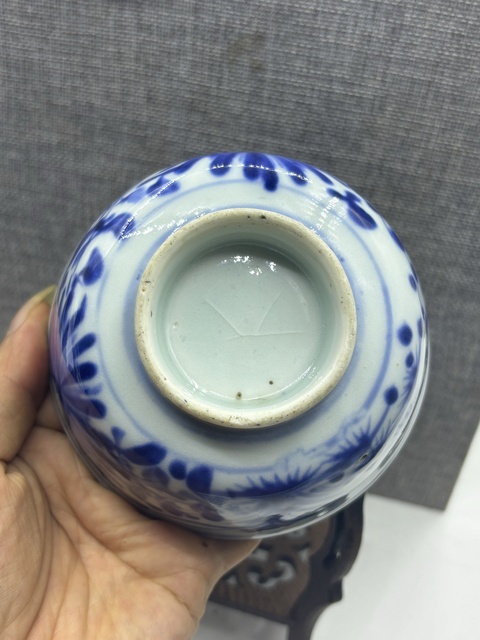 古玩陶瓷清代.梅蘭菊青花茶碗拍賣，當(dāng)前價(jià)格250元