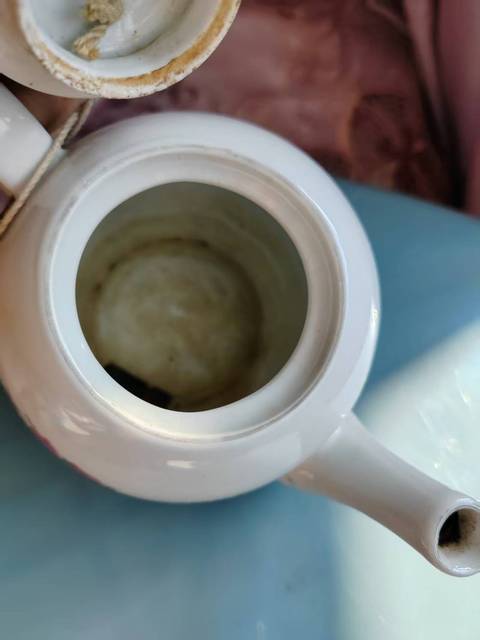 古玩陶瓷白釉貼花鵝蛋形執(zhí)壺拍賣，當(dāng)前價(jià)格188元