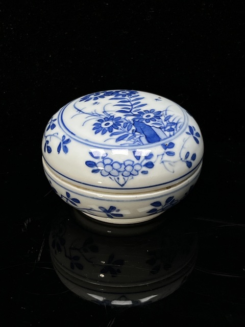 古玩陶瓷康熙花卉紋青花印泥盒拍賣,當(dāng)前價格5800元