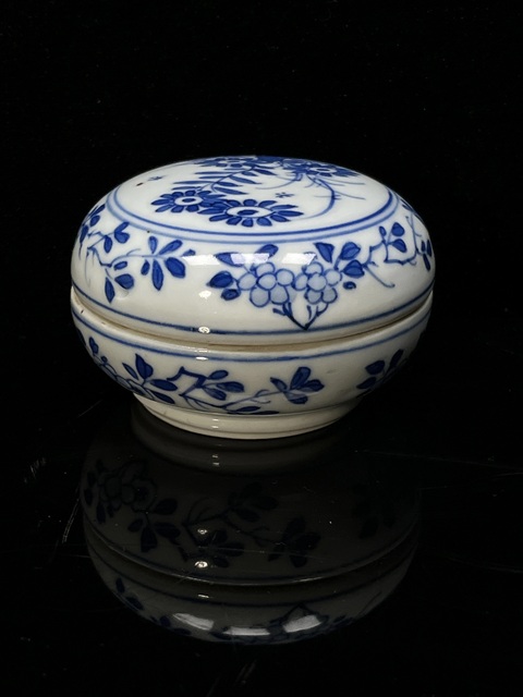 古玩陶瓷康熙花卉紋青花印泥盒拍賣,當(dāng)前價格5800元