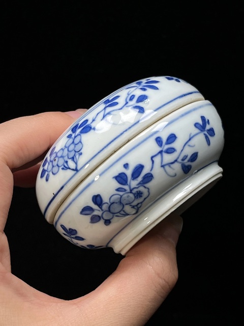 古玩陶瓷康熙花卉紋青花印泥盒拍賣,當(dāng)前價格5800元