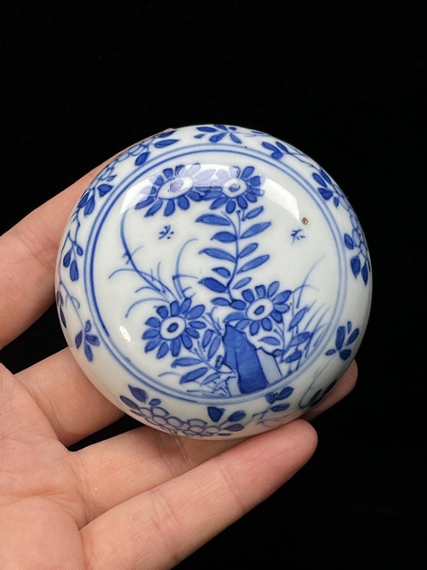 古玩陶瓷康熙花卉紋青花印泥盒拍賣,當(dāng)前價格5800元