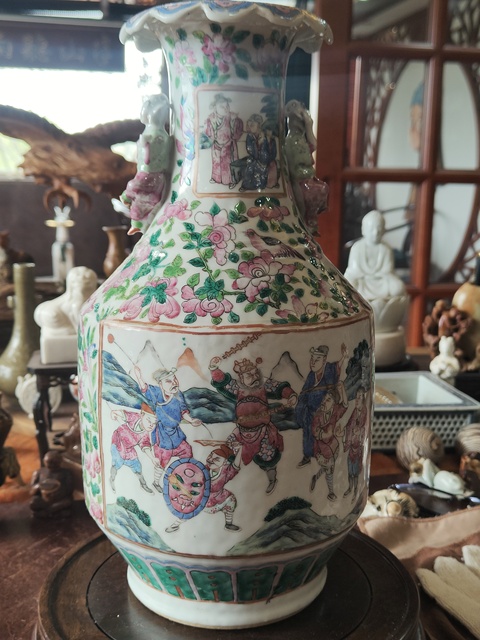 古玩陶瓷清同治 粉彩人物紋雙耳瓶真品鑒賞圖