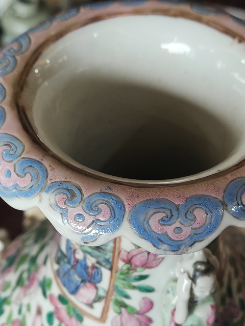 古玩陶瓷清同治 粉彩人物紋雙耳瓶真品鑒賞圖