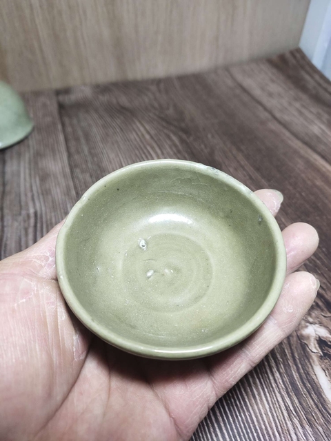 古玩陶瓷元末明初龍泉青瓷臥足杯拍賣，當前價格1800元