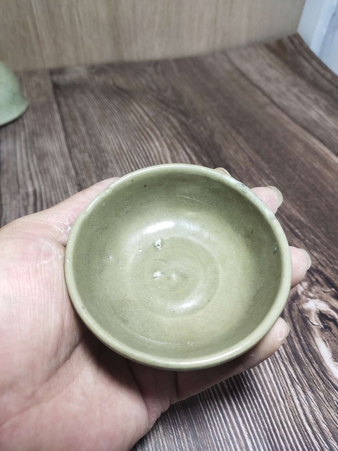 古玩陶瓷元末明初龍泉青瓷臥足杯拍賣，當前價格1800元