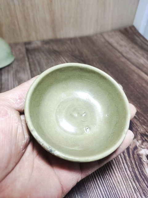 古玩陶瓷元末明初龍泉青瓷臥足杯拍賣，當前價格1800元