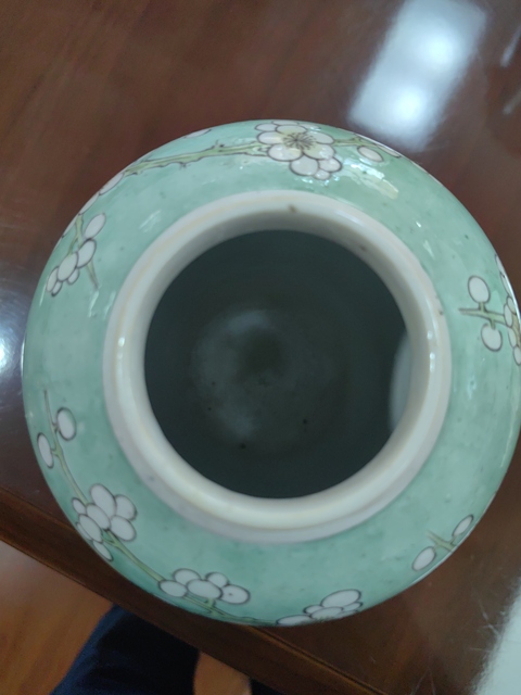 古玩陶瓷松石釉三彩梅花紋蓋罐真品鑒賞圖