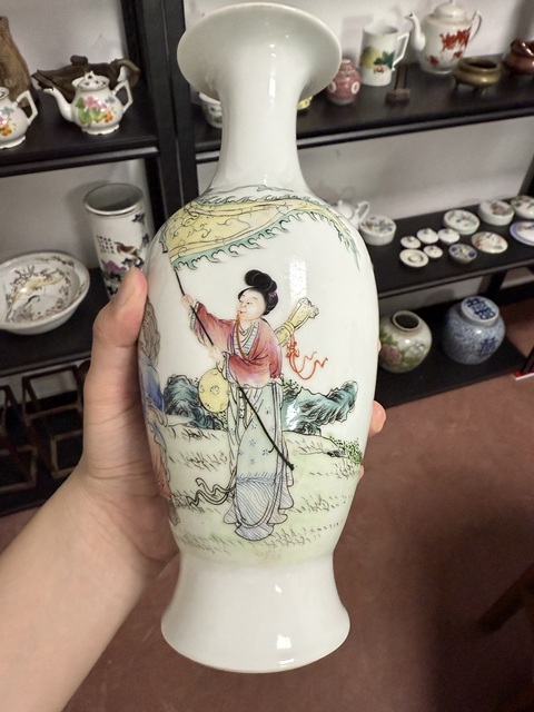 古玩陶瓷粉彩人物故事紋撇口瓶真品鑒賞圖