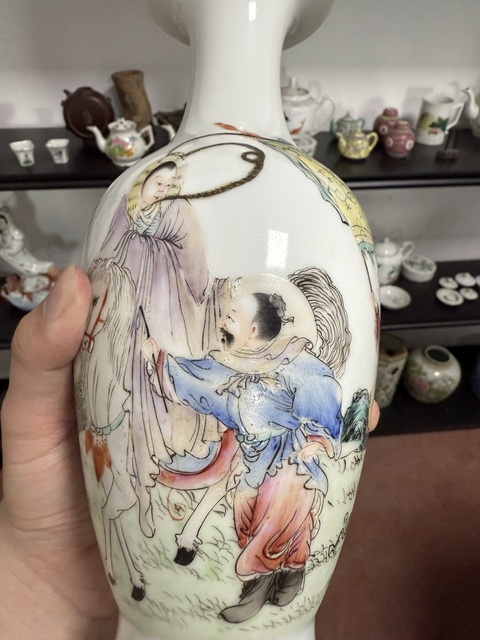 古玩陶瓷粉彩人物故事紋撇口瓶真品鑒賞圖