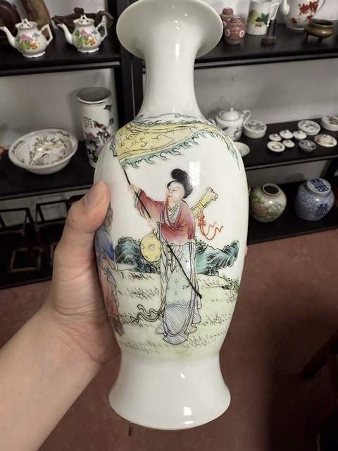 古玩陶瓷粉彩人物故事紋撇口瓶真品鑒賞圖