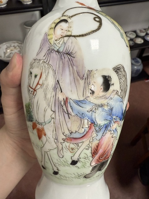 古玩陶瓷粉彩人物故事紋撇口瓶真品鑒賞圖