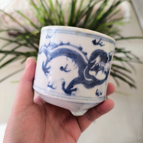 古玩陶瓷青花雙龍戲珠紋三足爐真品鑒賞圖