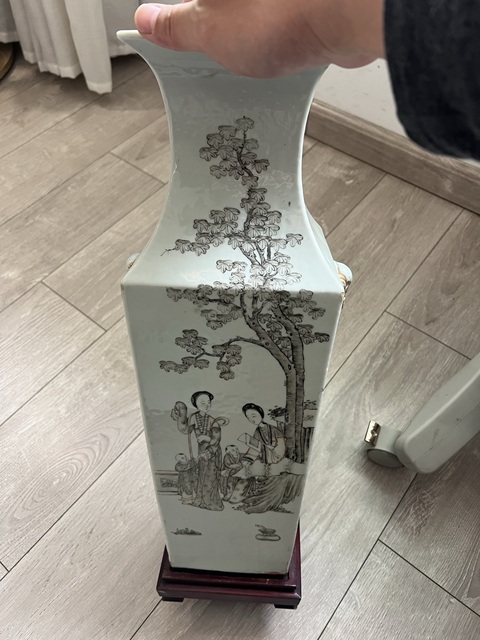 古玩陶瓷墨彩礬紅仕女人物四方瓶真品鑒賞圖