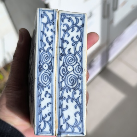古玩陶瓷青花纏枝花卉紋印盒真品鑒賞圖