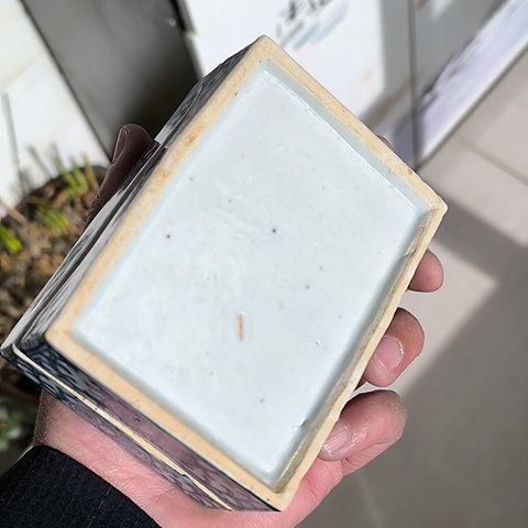 古玩陶瓷青花纏枝花卉紋印盒真品鑒賞圖