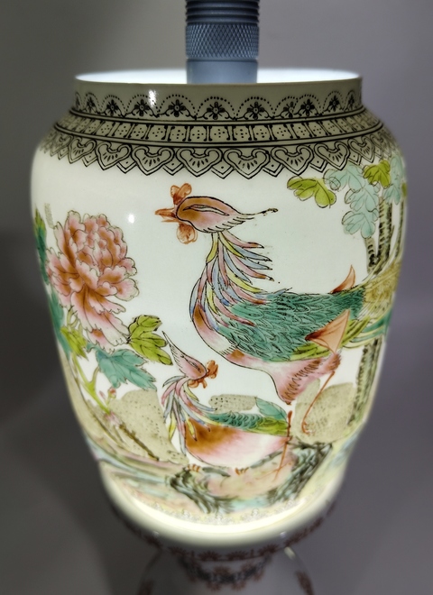 古玩陶瓷粉彩鳳穿牡丹圖燈瓶真品鑒賞圖