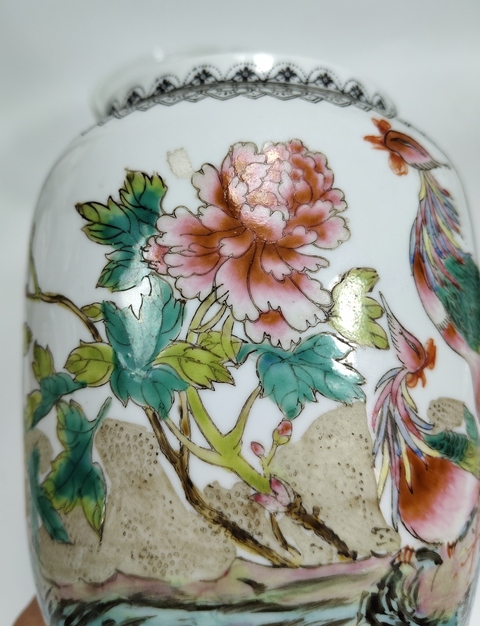 古玩陶瓷粉彩鳳穿牡丹圖燈瓶真品鑒賞圖