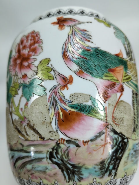 古玩陶瓷粉彩鳳穿牡丹圖燈瓶真品鑒賞圖