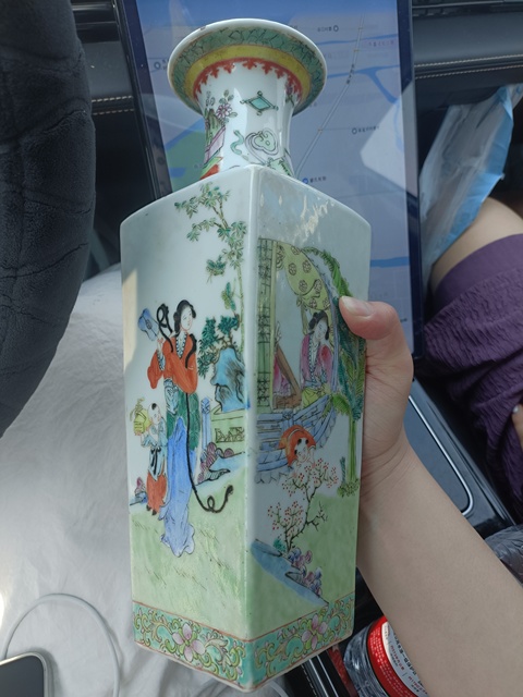 古玩陶瓷粉彩仕女人物天圓地方瓶拍賣,當前價格13888元