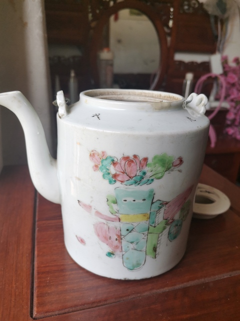 古玩陶瓷粉彩博古花卉紋提梁壺拍賣,當前價格680元