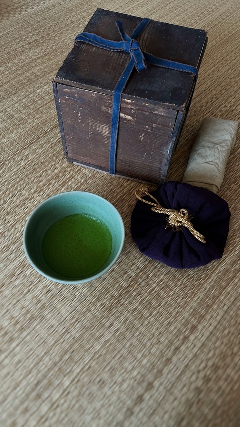 古玩陶瓷元代·龍泉青瓷花卉紋茶碗拍賣,當前價格20000元