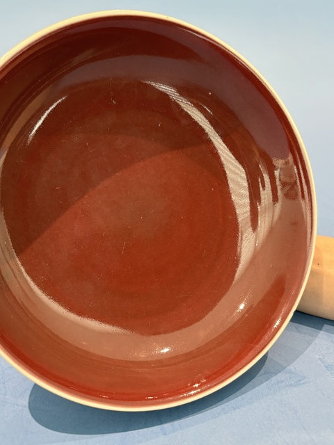 古玩陶瓷紅釉盤真品鑒賞圖