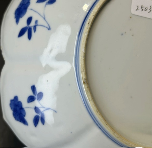 古玩陶瓷青花花蝶紋花口盤真品鑒賞圖