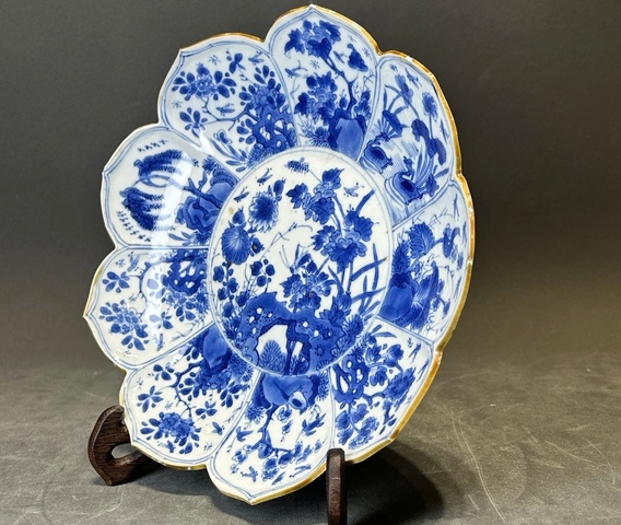 古玩陶瓷青花花蝶紋花口盤真品鑒賞圖