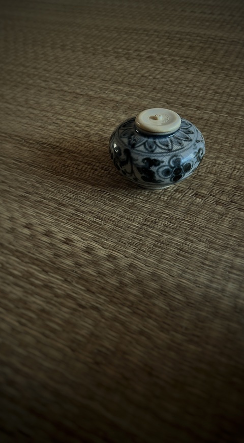 古玩陶瓷明代·回流青花纏枝花卉紋茶入拍賣，當前價格6568元