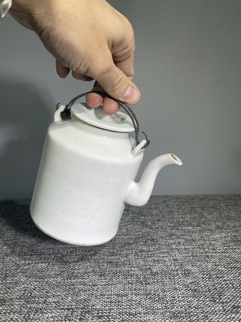 古玩陶瓷白釉提梁壺真品鑒賞圖