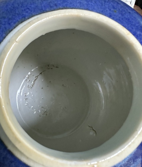 古玩陶瓷藍釉開光五彩花蝶紋蓋罐真品鑒賞圖