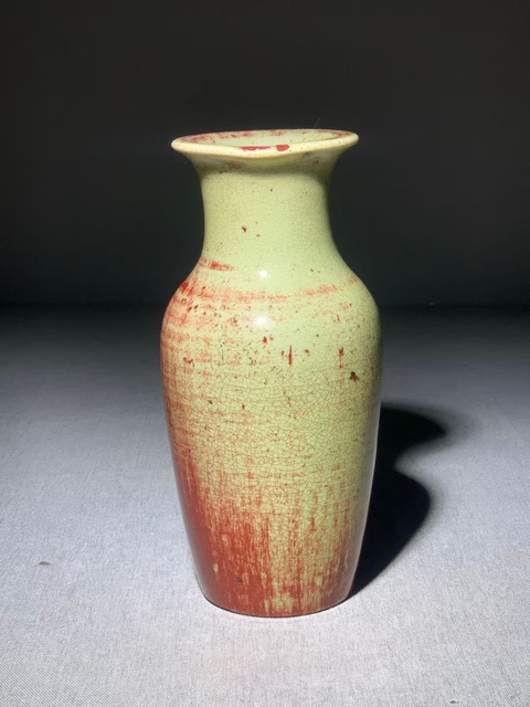 古玩陶瓷清中期道光豇豆紅窯變紅釉賞瓶拍賣(mài)，當(dāng)前價(jià)格3888元